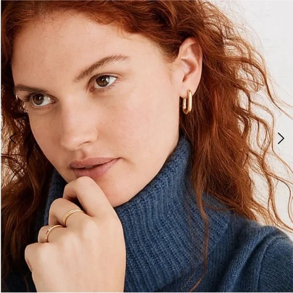 NWOT Carmine Gold Medium Huggie Earrings - Picture 3 of 6